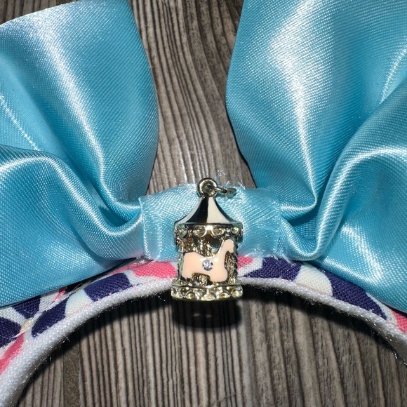 Disney Carousel Mickey Mouse Ears Handmade
Soft Comfortable Blue Bow Charm - Picture 4 of 6
